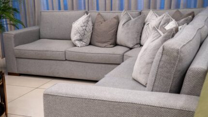 أريكة الفخامة الملكية (Royal Luxury Sofa)